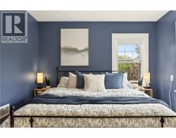 13 TWEEDSMUIR Avenue - 24