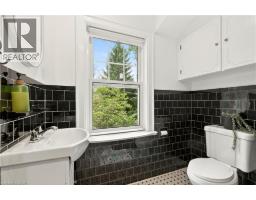 13 TWEEDSMUIR Avenue - 34
