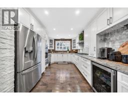 323 QUEEN VICTORIA Drive - 12