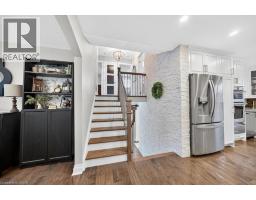 323 QUEEN VICTORIA Drive - 17