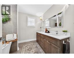 323 QUEEN VICTORIA Drive - 23