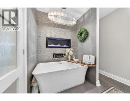 323 QUEEN VICTORIA Drive - 24