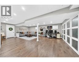 323 QUEEN VICTORIA Drive - 36