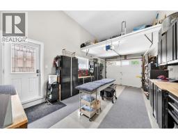 323 QUEEN VICTORIA Drive - 40