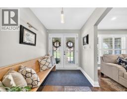 323 QUEEN VICTORIA Drive - 8
