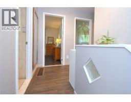 64 WINNETT Street N - 16