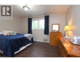 64 WINNETT Street N - 17
