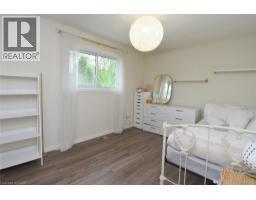 64 WINNETT Street N - 19