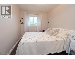 64 WINNETT Street N - 20