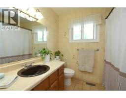 64 WINNETT Street N - 21