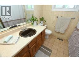 64 WINNETT Street N - 22