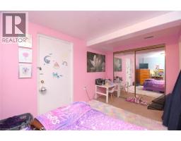 64 WINNETT Street N - 24