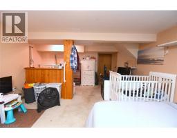 64 WINNETT Street N - 26