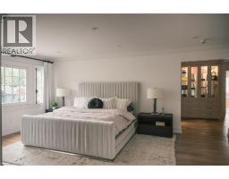 147 BEVERLY Court - 24