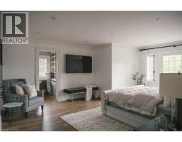 147 BEVERLY Court - 25