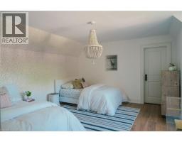 147 BEVERLY Court - 31