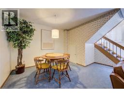 51 UNDERHILL Crescent - 24