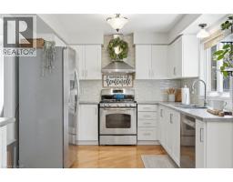 2418 BUTTERNUT Crescent - 10