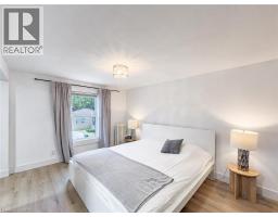 32 LORNE Street - 21