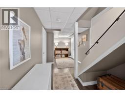 60 DUNROBIN Drive - 28