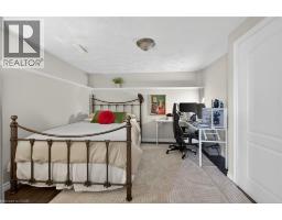60 DUNROBIN Drive - 32