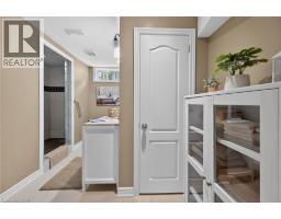 60 DUNROBIN Drive - 33