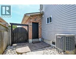60 DUNROBIN Drive - 34