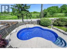 60 DUNROBIN Drive - 37