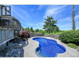 60 DUNROBIN Drive - 38
