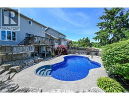 60 DUNROBIN Drive - 39