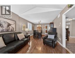 60 DUNROBIN Drive - 7