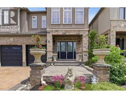 550 BRITTANIA Crescent - 2