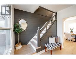 213 ROSSLYN Avenue N - 13