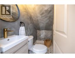 213 ROSSLYN Avenue N - 17