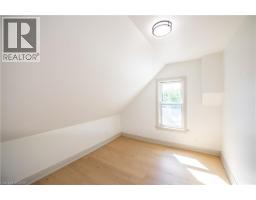 213 ROSSLYN Avenue N - 19
