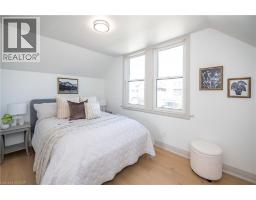 213 ROSSLYN Avenue N - 20
