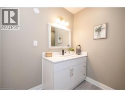 213 ROSSLYN Avenue N - 23