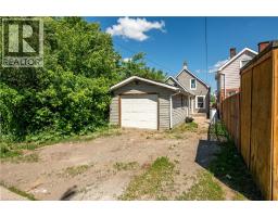 213 ROSSLYN Avenue N - 25