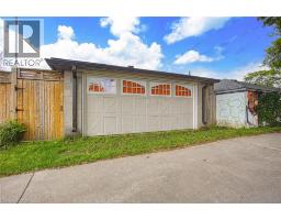 137 WENTWORTH Street N - 16