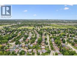 10 RADCLIFFE Drive - 40