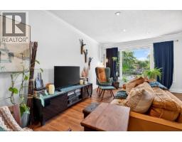 102 BIRCHLAWN Drive - 18