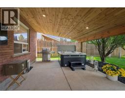 24 WATSON Crescent - 32