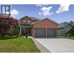 24 WATSON Crescent - 38