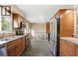 318 FREELTON Road - 15