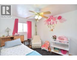 682 MOHAWK Road W - 24