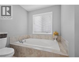5 NARBONNE Crescent - 36