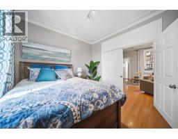 107 QUEEN Street S - 9