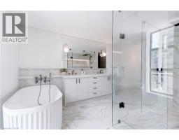20 NIAGARA Street UnitNo. PH1 - 21