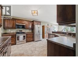 14 REGENCY Drive - 12