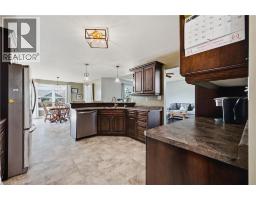 14 REGENCY Drive - 14